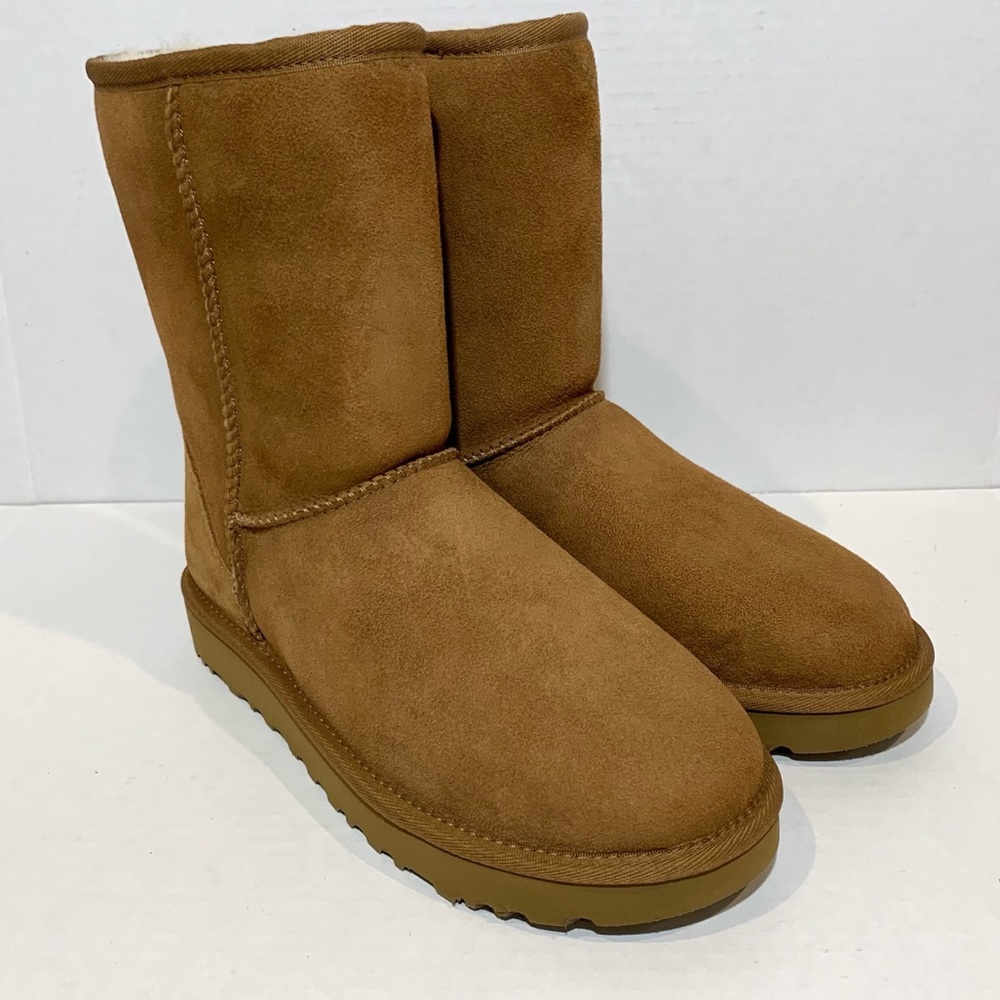 UGG Clsssic Short II Chestnut. Available In Size 6.